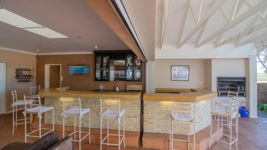 6 Bedroom Property for Sale in Beacon Bay Eastern Cape